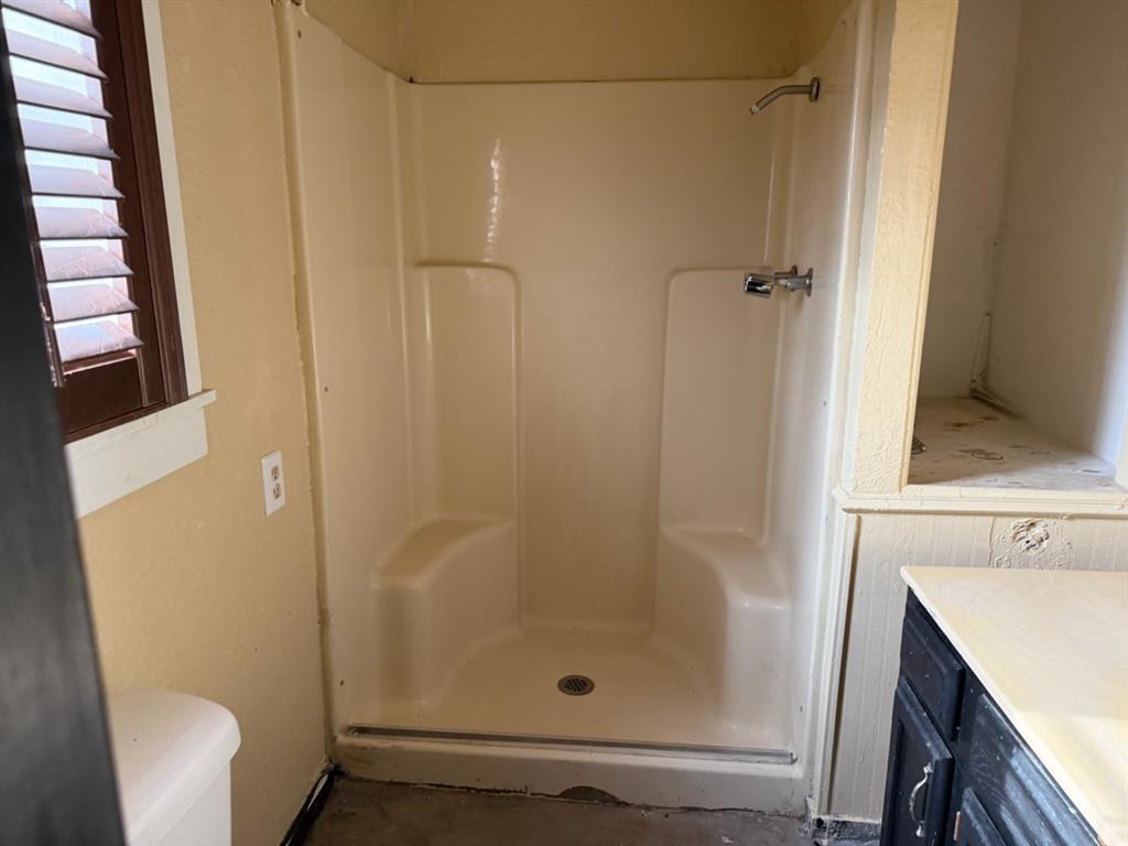 4050 Old Anson Road Abilene, TX 79601 - Photo 31 of 40 a bathroom with a shower