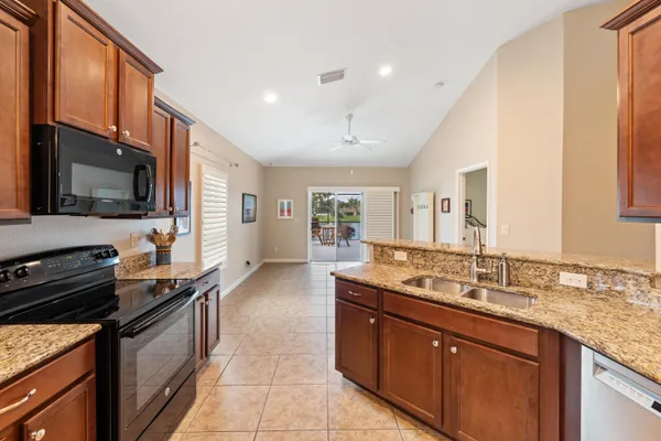 $435,000 | 8156 Westfield Circle, Vero Beach, FL 32966