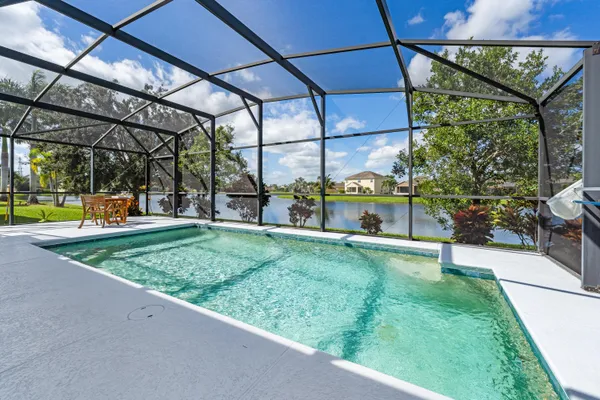 $435,000 | 8156 Westfield Circle, Vero Beach, FL 32966