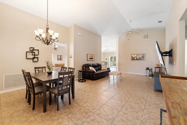 $435,000 | 8156 Westfield Circle, Vero Beach, FL 32966