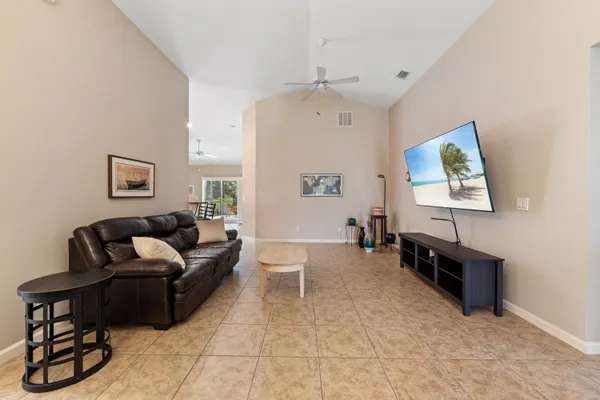 $435,000 | 8156 Westfield Circle, Vero Beach, FL 32966