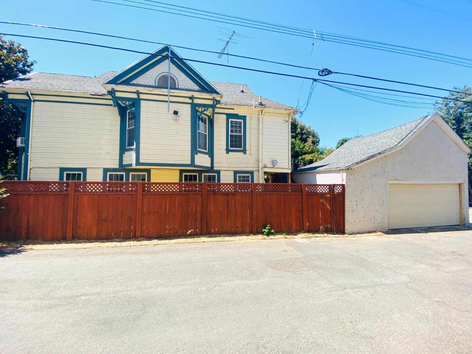 2016 9th Street Sacramento, CA 95818 - Photo 2 of 25