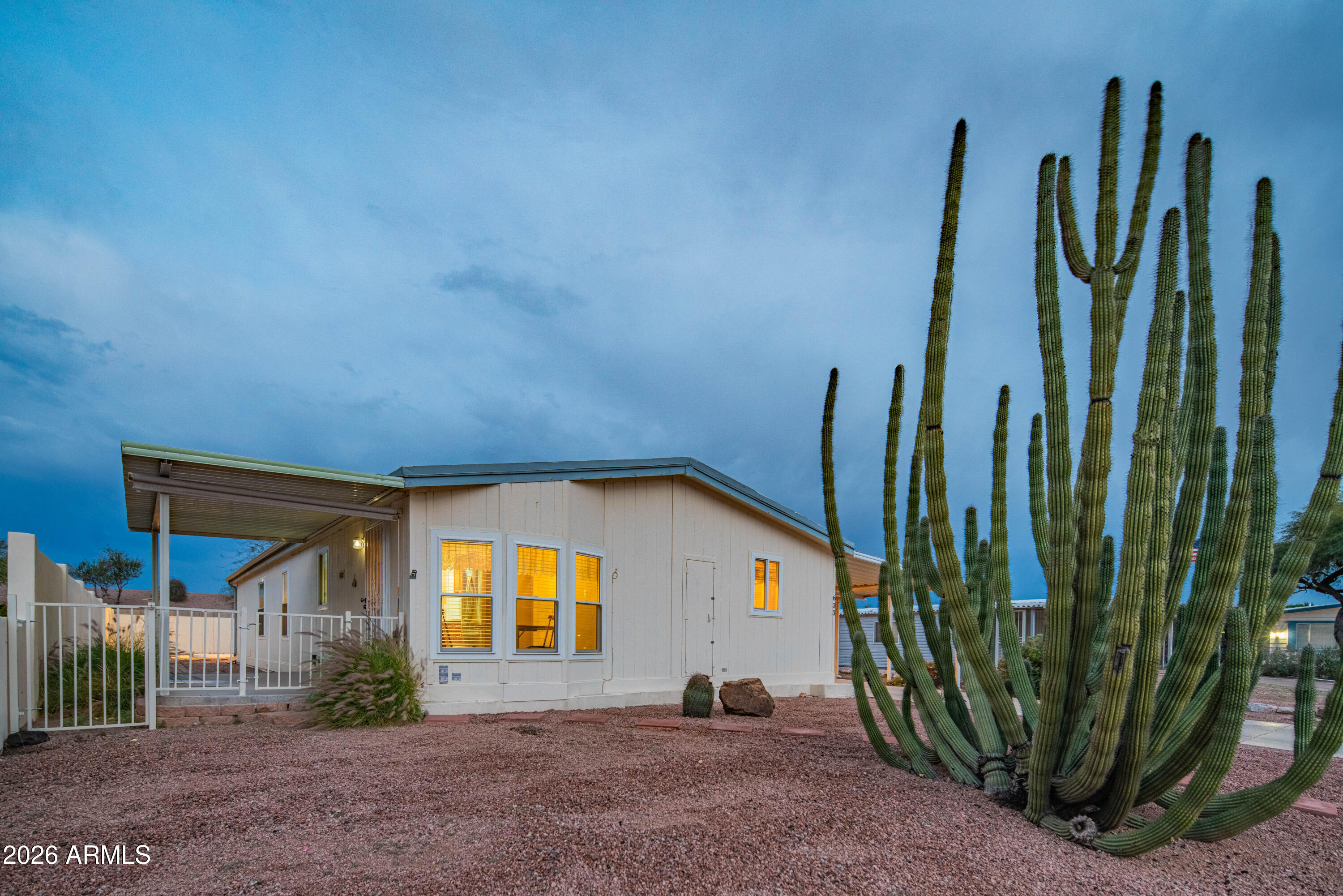 633 South 87th Place Mesa, AZ 85208 - Photo 3 of 55 a view of a backyard