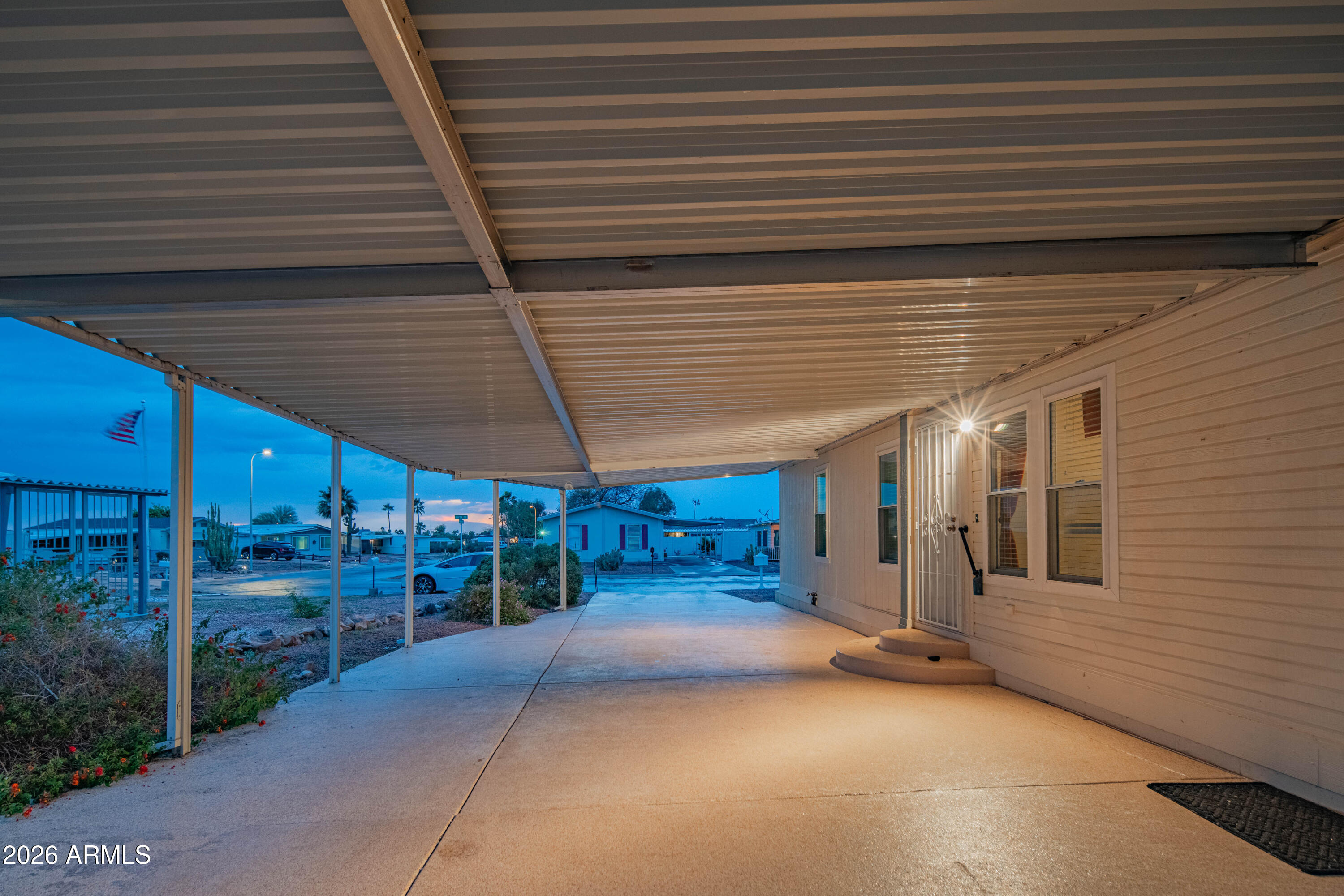 633 South 87th Place Mesa, AZ 85208 - Photo 5 of 55 a view of a backyard