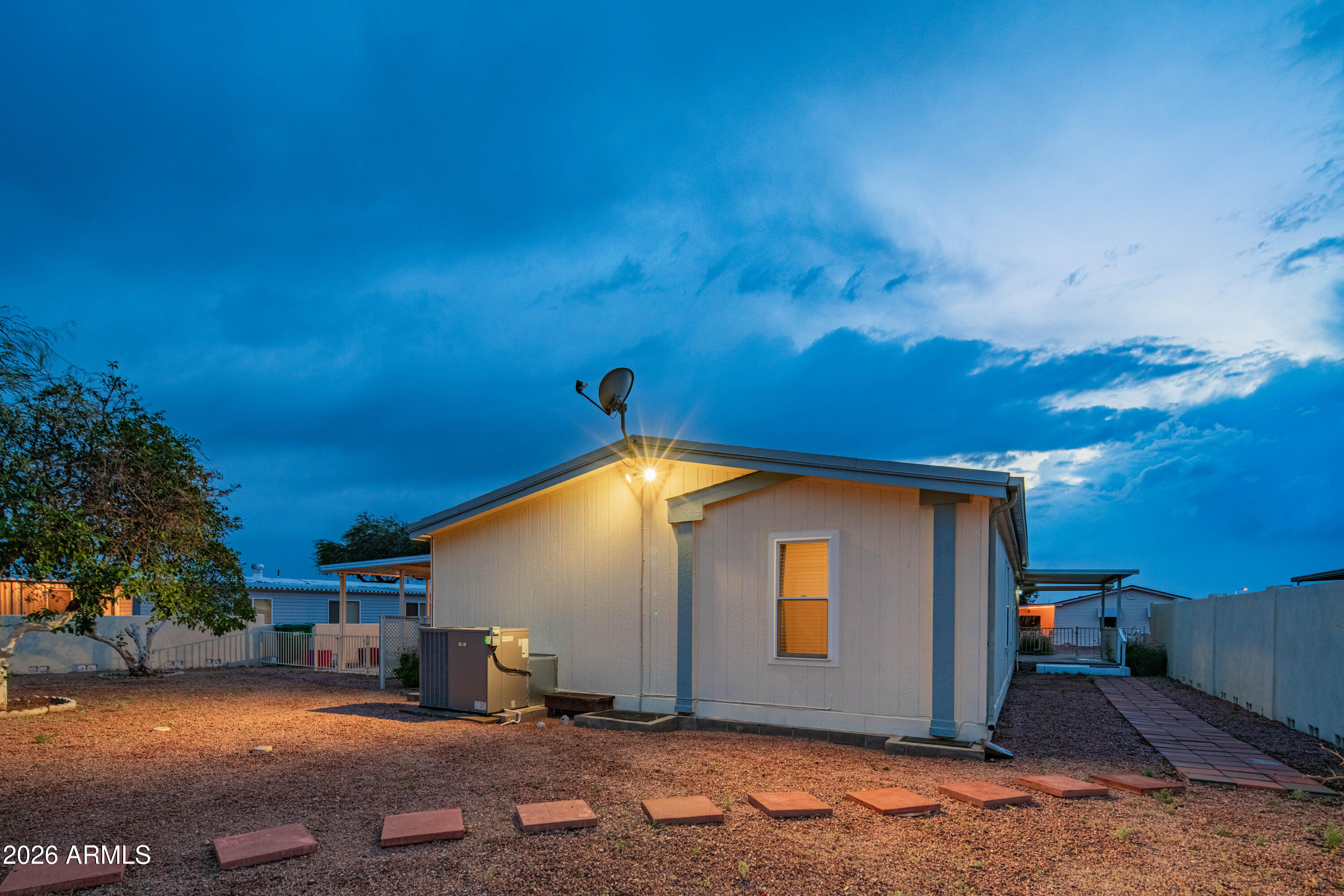 633 South 87th Place Mesa, AZ 85208 - Photo 8 of 55 a view of a backyard of the house
