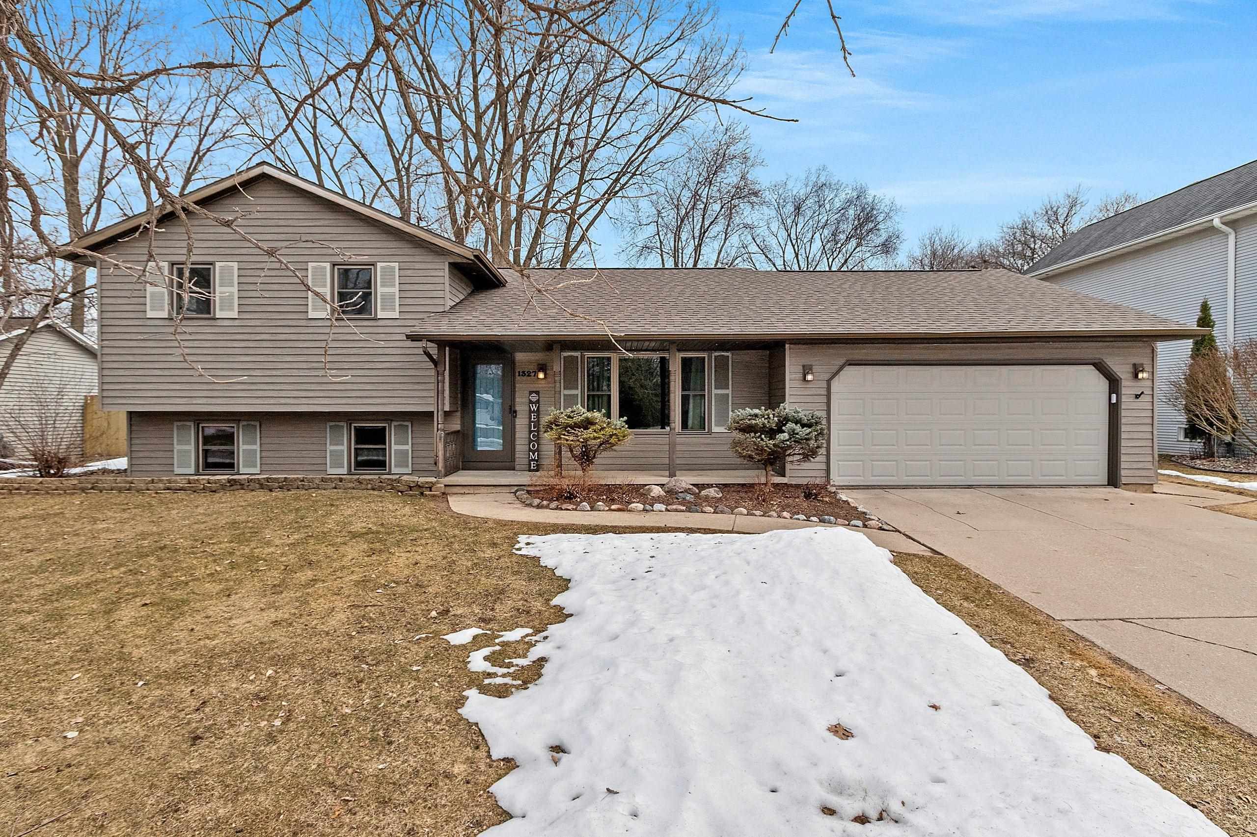 1327 SANDSTONE Pl  