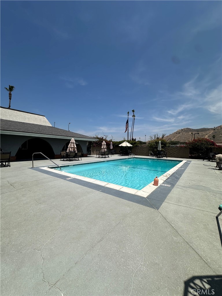 3825 Crestmore Road, Unit 414 Riverside, CA 92509 - Photo 27 of 31 a view of a terrace with a yard