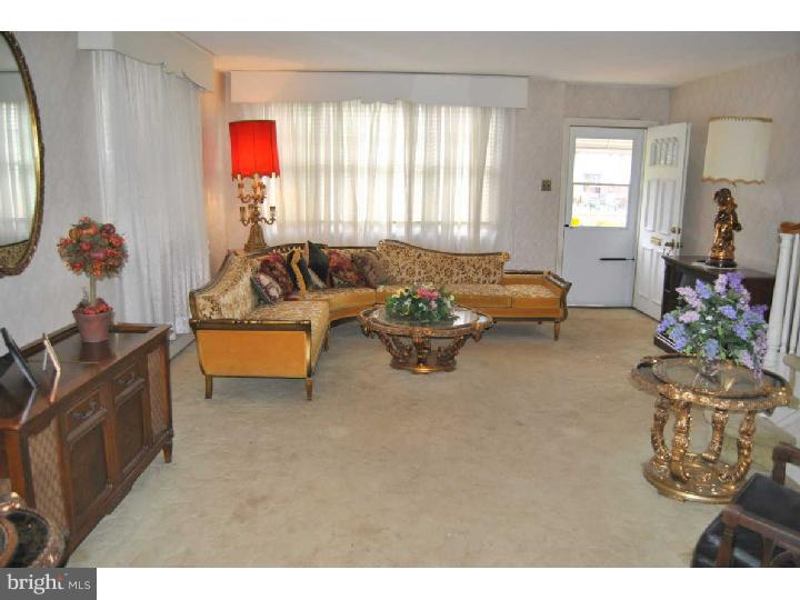 4224 Lansing Street Philadelphia, PA 19136 - Photo 3 of 18 Living Room