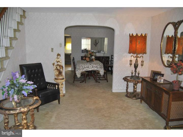 4224 Lansing Street Philadelphia, PA 19136 - Photo 4 of 18 Living Room