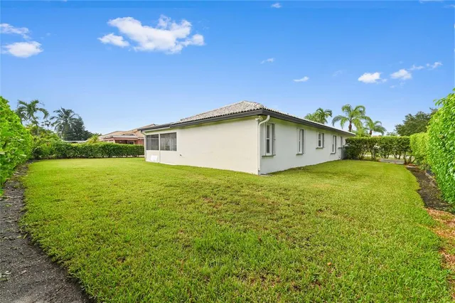 a view of an house with backyard space and garden