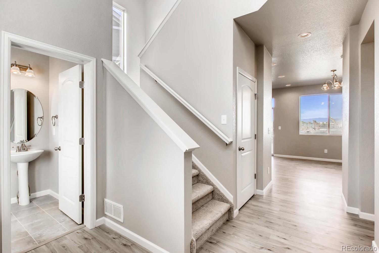 437 Country Road Berthoud, CO 80513 - Photo 7 of 35 Gallery Image 7