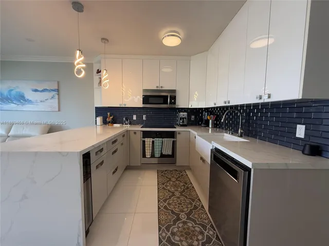 $220,000 | 900 Atlantic Shores Boulevard, Unit 219, Hallandale Beach, FL 33009
