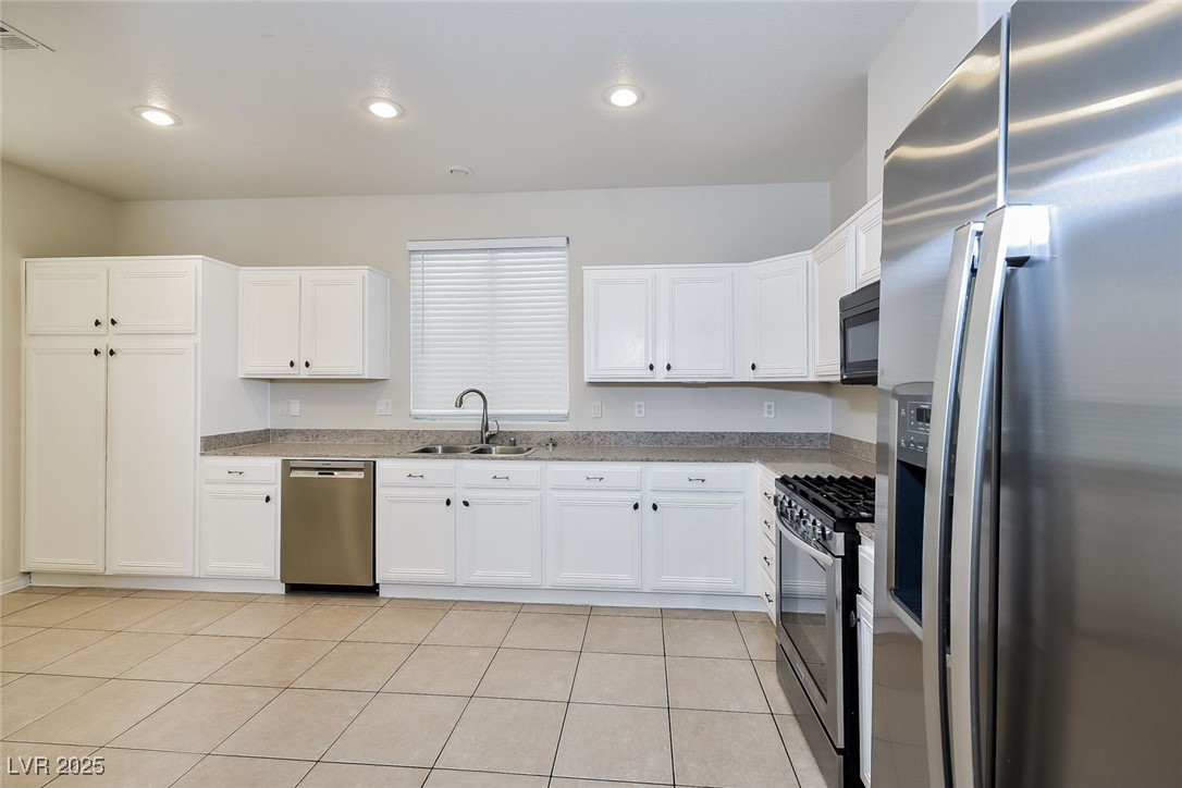 8920 Picket Fence Avenue Las Vegas, NV 89143 - Photo 4 of 13