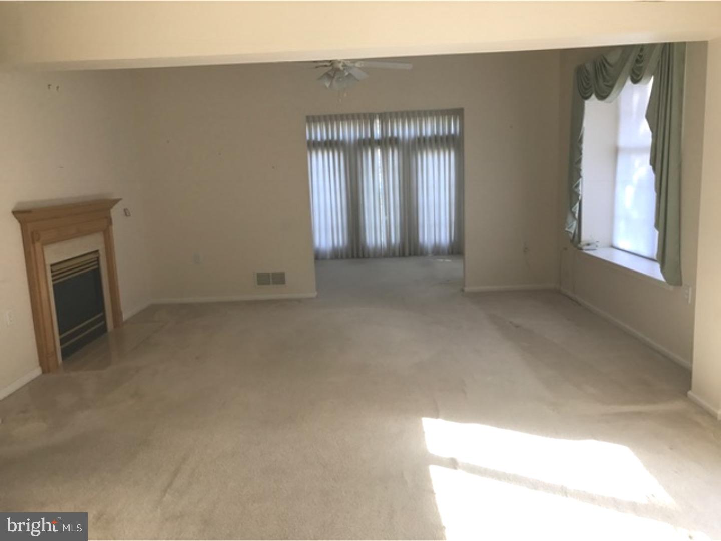 25 Mayfair Road Southampton, NJ 08088 - Photo 6 of 22 Living Room