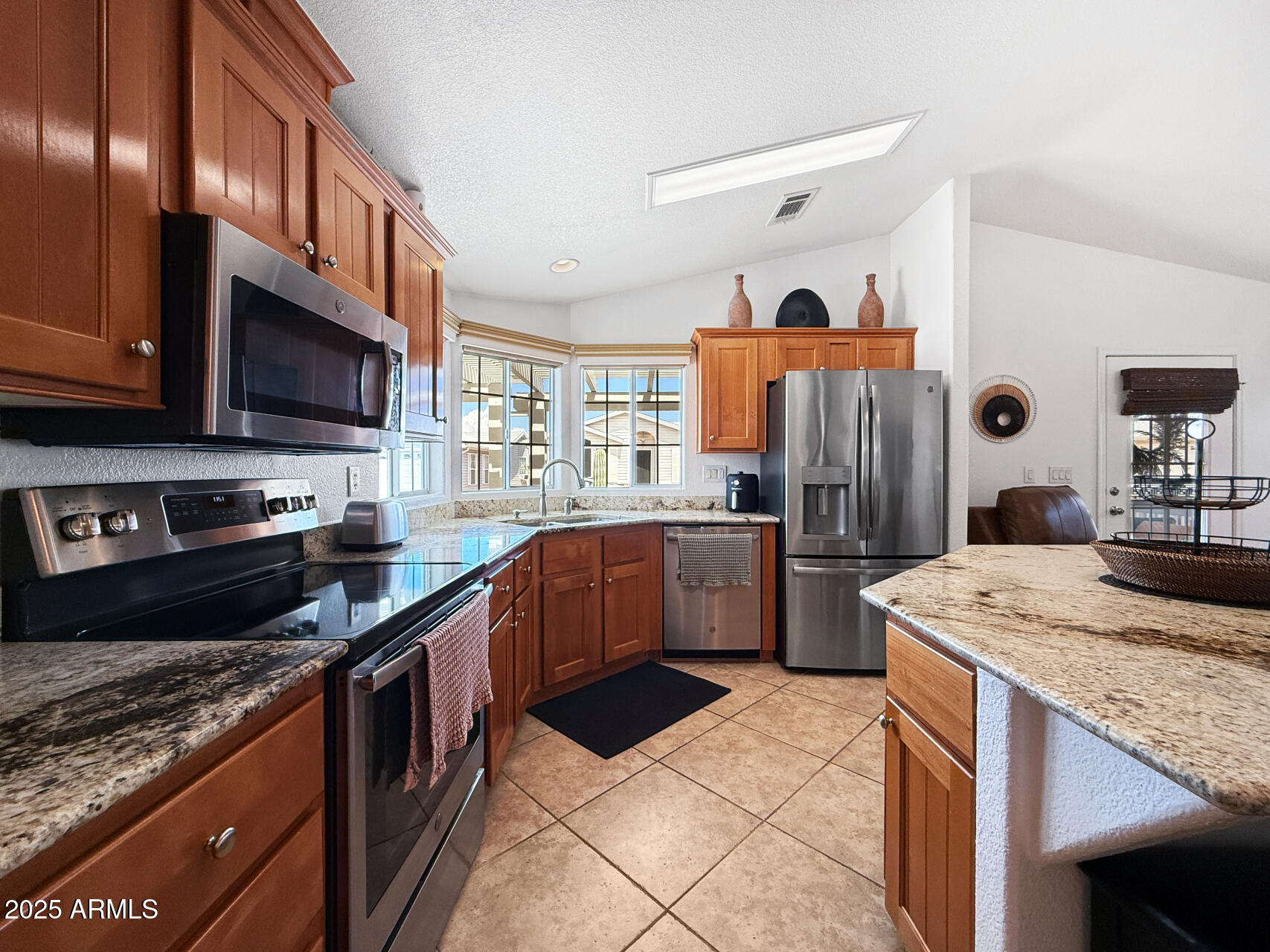 2550 South Ellsworth Road, Unit 681 Mesa, AZ 85209 - Photo 6 of 14 aeb9d4bdae41721a51fbd2520b56025b57e4a020