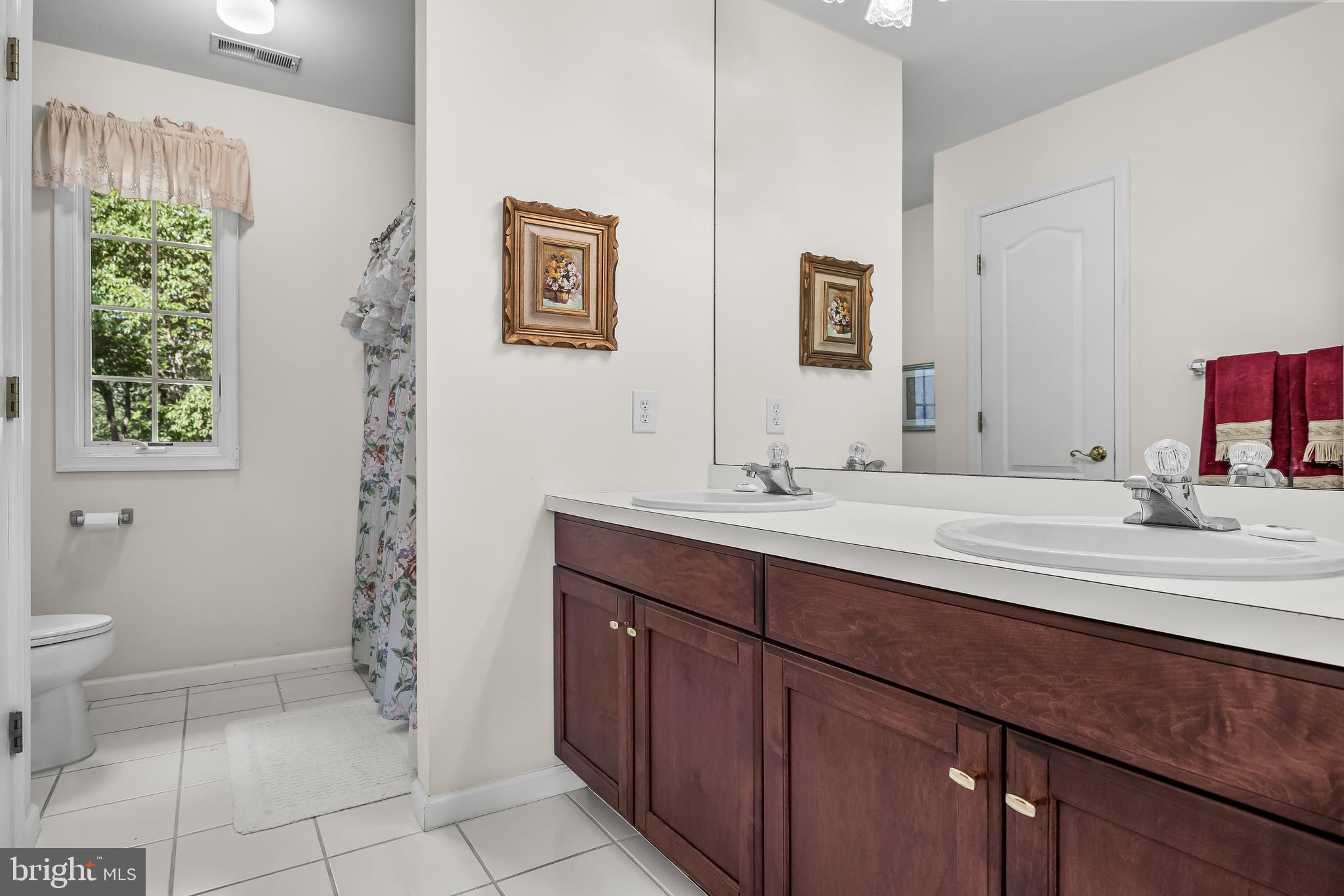 2 Franklin Court Southampton, NJ 08088 - Photo 26 of 43 Upstairs hall bath