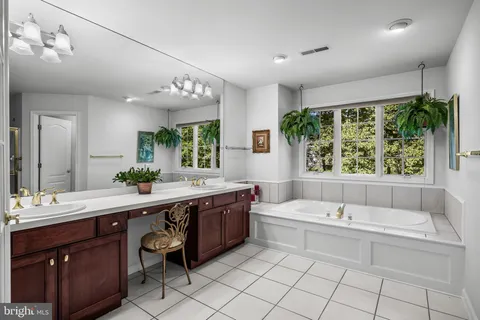 $850,000 | 2 Franklin Court, Southampton, NJ 08088