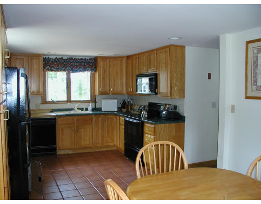 9 Sunnyfield Road Bedford, MA 01730 - Photo 5 of 8 Gallery Image 5
