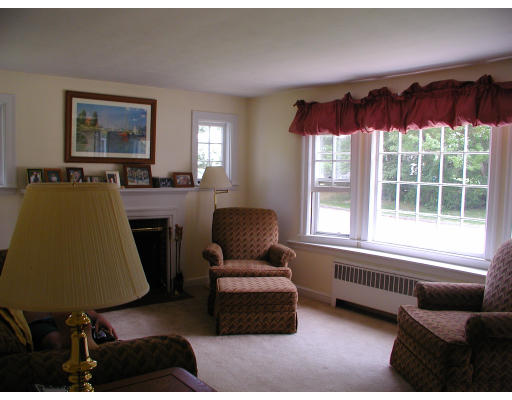9 Sunnyfield Road Bedford, MA 01730 - Photo 7 of 8 Gallery Image 7