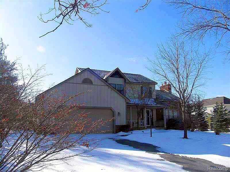 6941 Cranberry Lake Road Clarkston, MI 48348 - Photo 2 of 25 Garage View