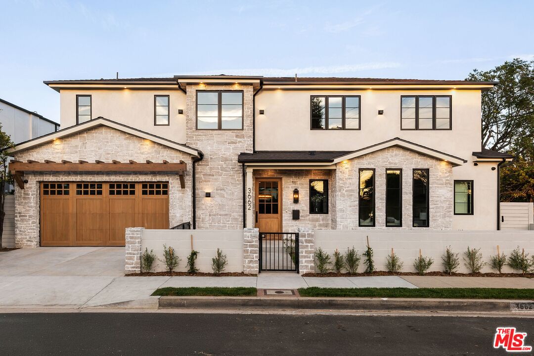 3662 Stoner Avenue Los Angeles, CA 90066 - Photo 1 of 32