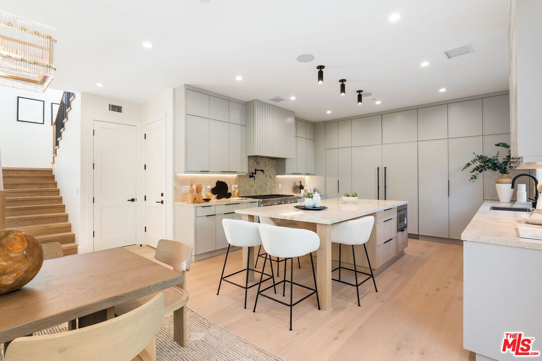 3662 Stoner Avenue Los Angeles, CA 90066 - Photo 8 of 32