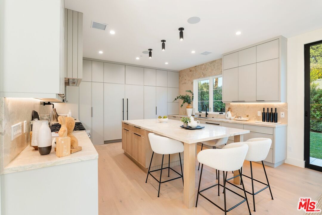 3662 Stoner Avenue Los Angeles, CA 90066 - Photo 10 of 32