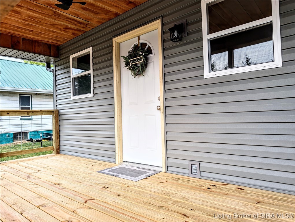 806 Smith Street Salem, IN 47167 - Photo 3 of 40