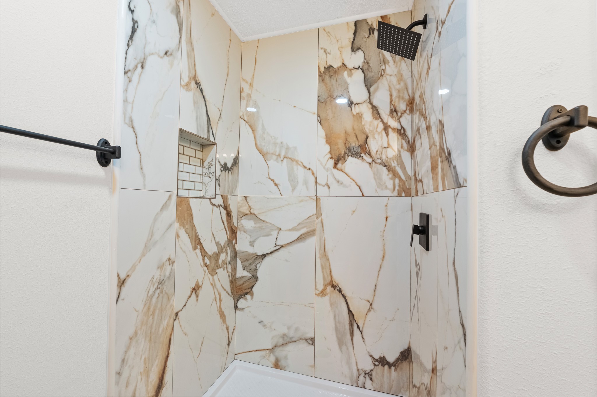 71 Key Largo Loop Point Blank, TX 77364 - Photo 3 of 40