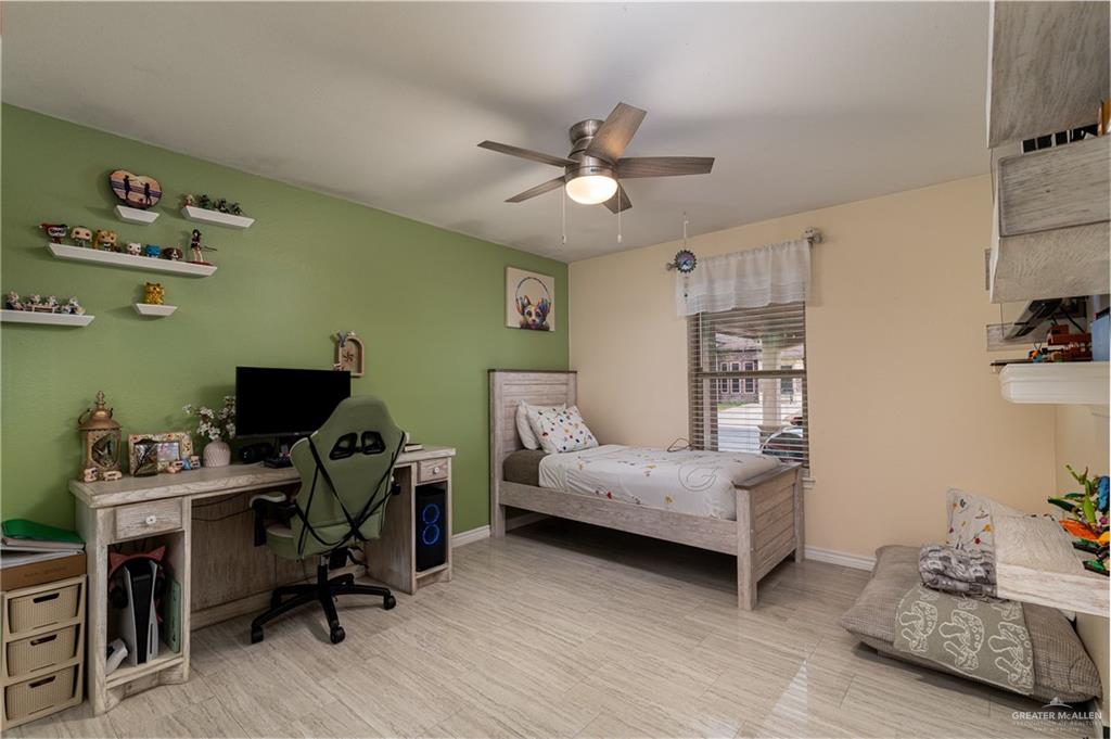 701 West Falcon Avenue Pharr, TX 78577 - Photo 11 of 24 a bedroom with a workspace