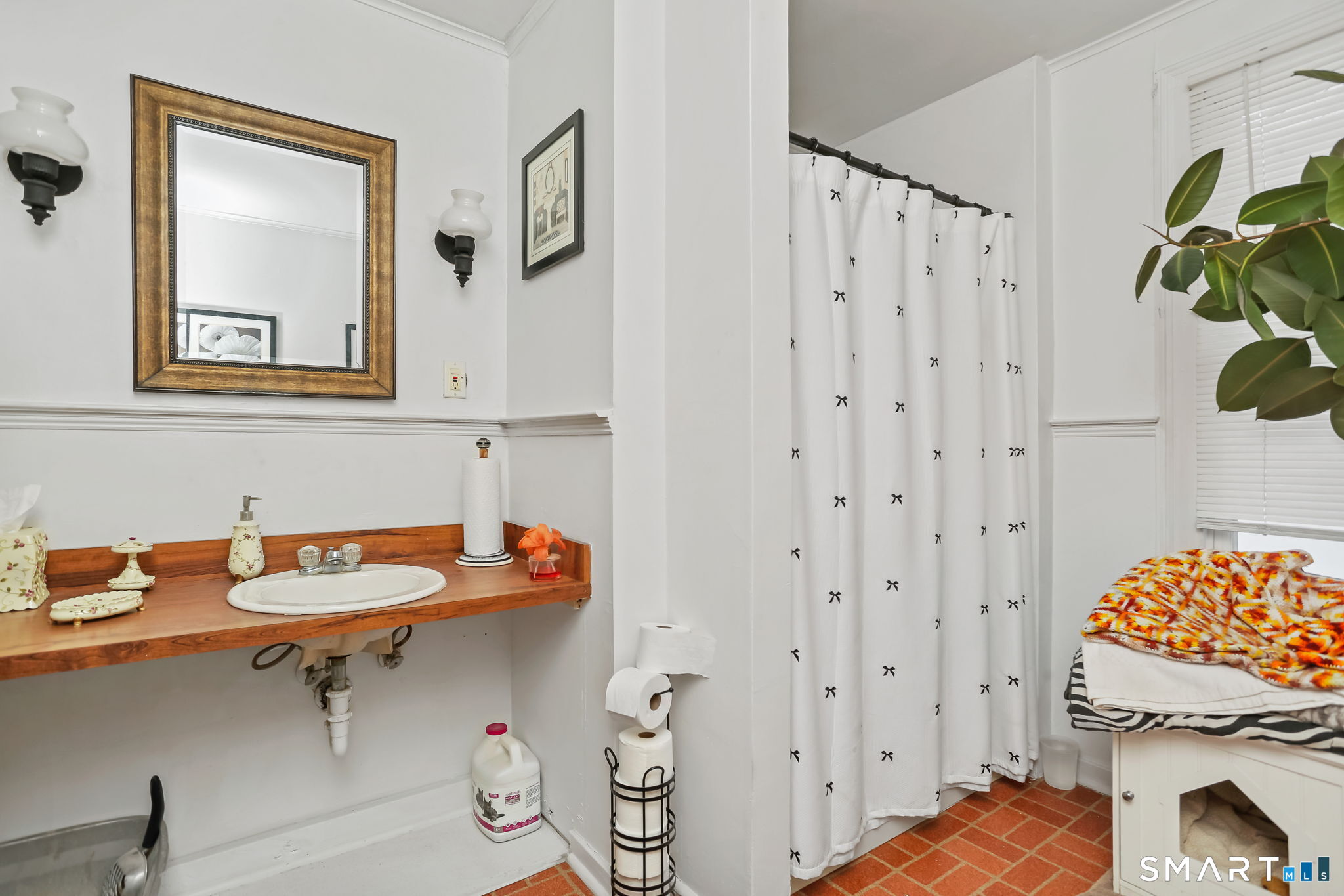 877 White Plains Road Trumbull, CT 06611 - Photo 15 of 33 a room with a table and chairs