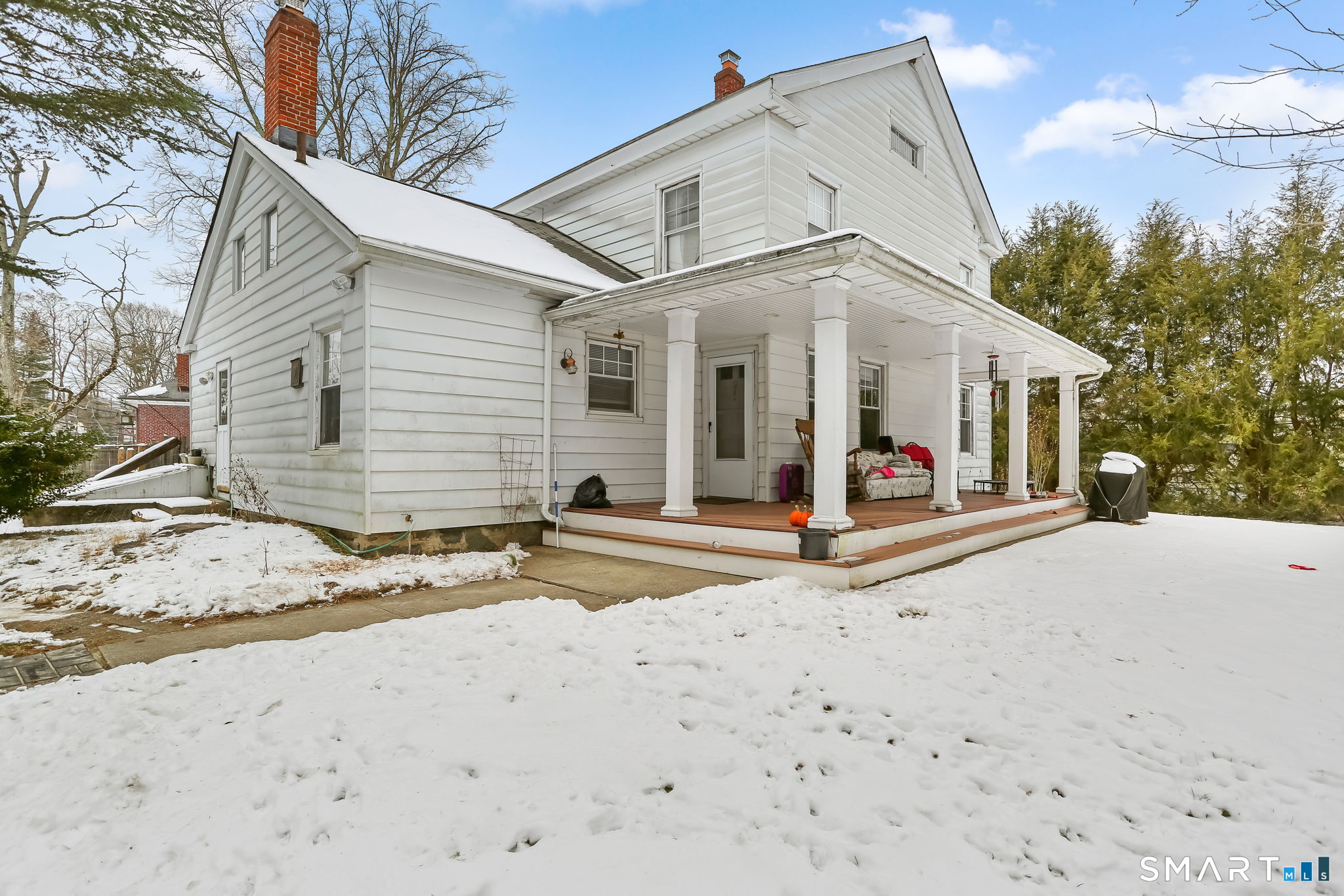 877 White Plains Road Trumbull, CT 06611 - Photo 5 of 33 a view of a house