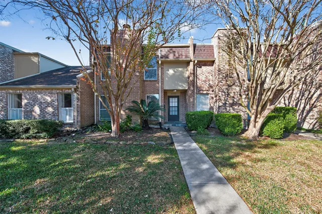 $349,900 | 6308 Meredith Drive, Bellaire, TX 77401