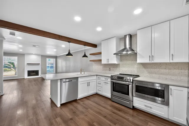 $349,900 | 6308 Meredith Drive, Bellaire, TX 77401