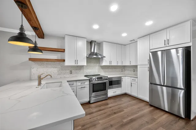 $349,900 | 6308 Meredith Drive, Bellaire, TX 77401