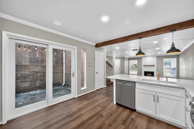 $349,900 | 6308 Meredith Drive, Bellaire, TX 77401