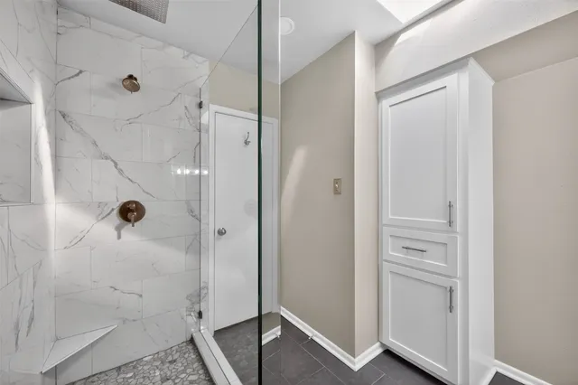 $349,900 | 6308 Meredith Drive, Bellaire, TX 77401