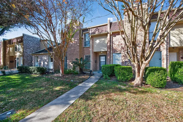 $349,900 | 6308 Meredith Drive, Bellaire, TX 77401