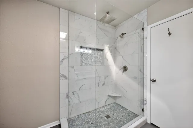 $349,900 | 6308 Meredith Drive, Bellaire, TX 77401