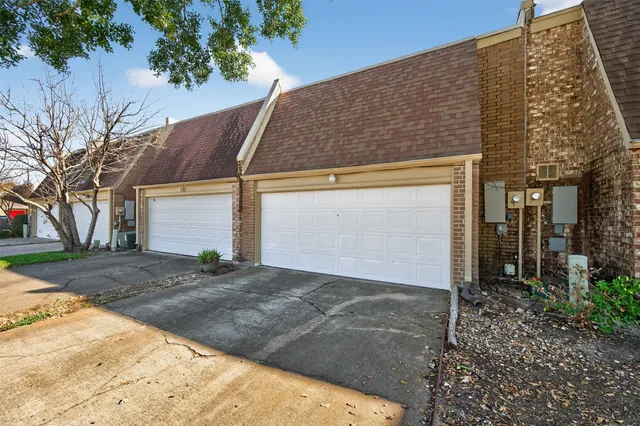 $349,900 | 6308 Meredith Drive, Bellaire, TX 77401