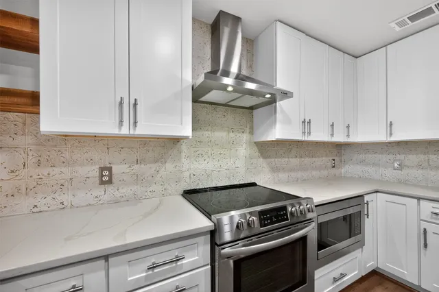 $349,900 | 6308 Meredith Drive, Bellaire, TX 77401