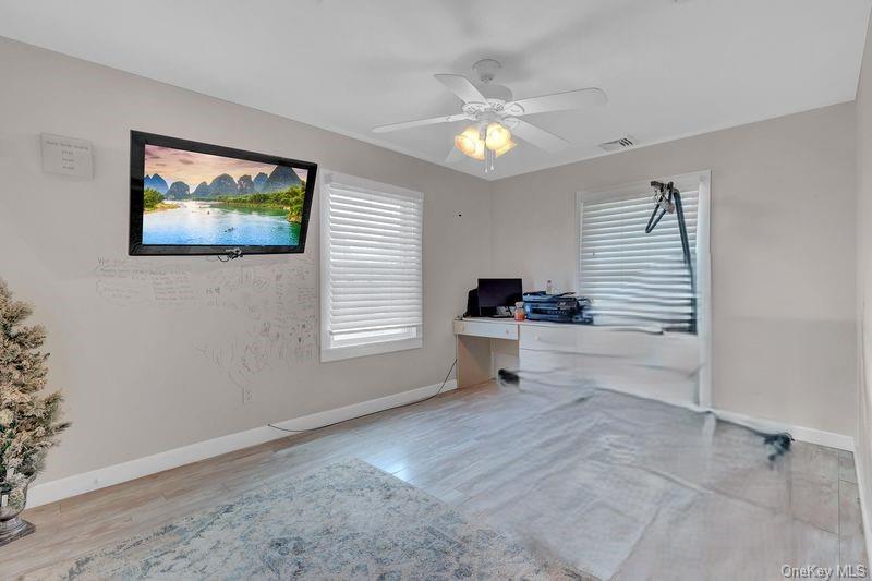 13 Barry Road Amityville, NY 11701 - Photo 8 of 20 Gallery Image 8