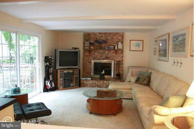 12251 Angel Wing Court Reston, VA 20191 - Photo 11 of 29 Family Room