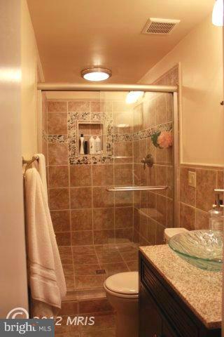 12251 Angel Wing Court Reston, VA 20191 - Photo 22 of 29 Bath (Master)