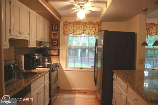 12251 Angel Wing Court Reston, VA 20191 - Photo 7 of 29 Kitchen