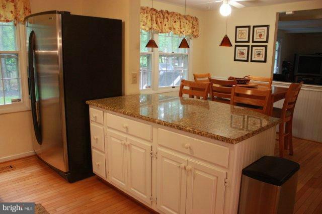 12251 Angel Wing Court Reston, VA 20191 - Photo 9 of 29 Kitchen