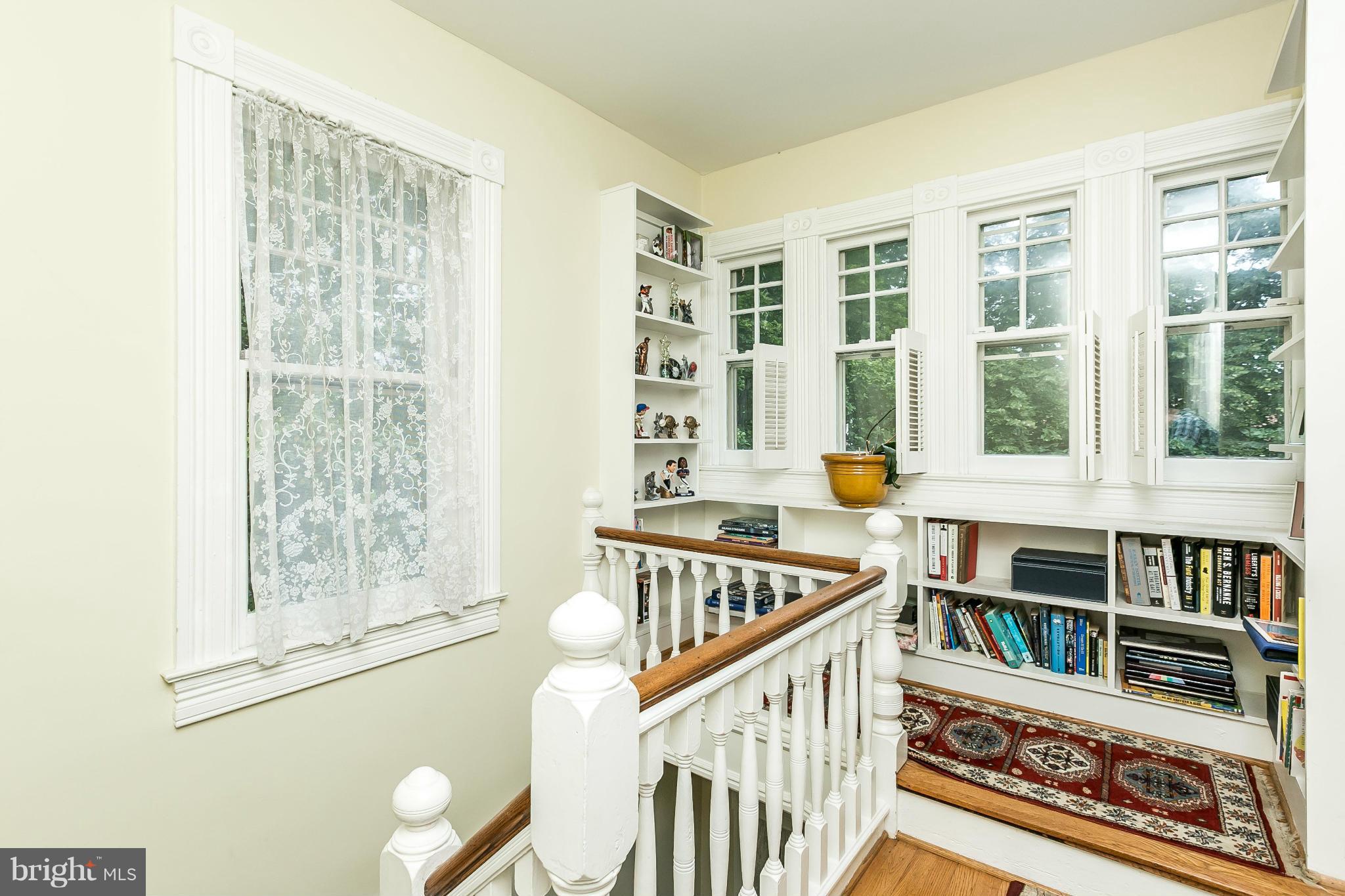 414 Woodlawn Road Baltimore, MD 21210 - Photo 14 of 28 Second floor landing