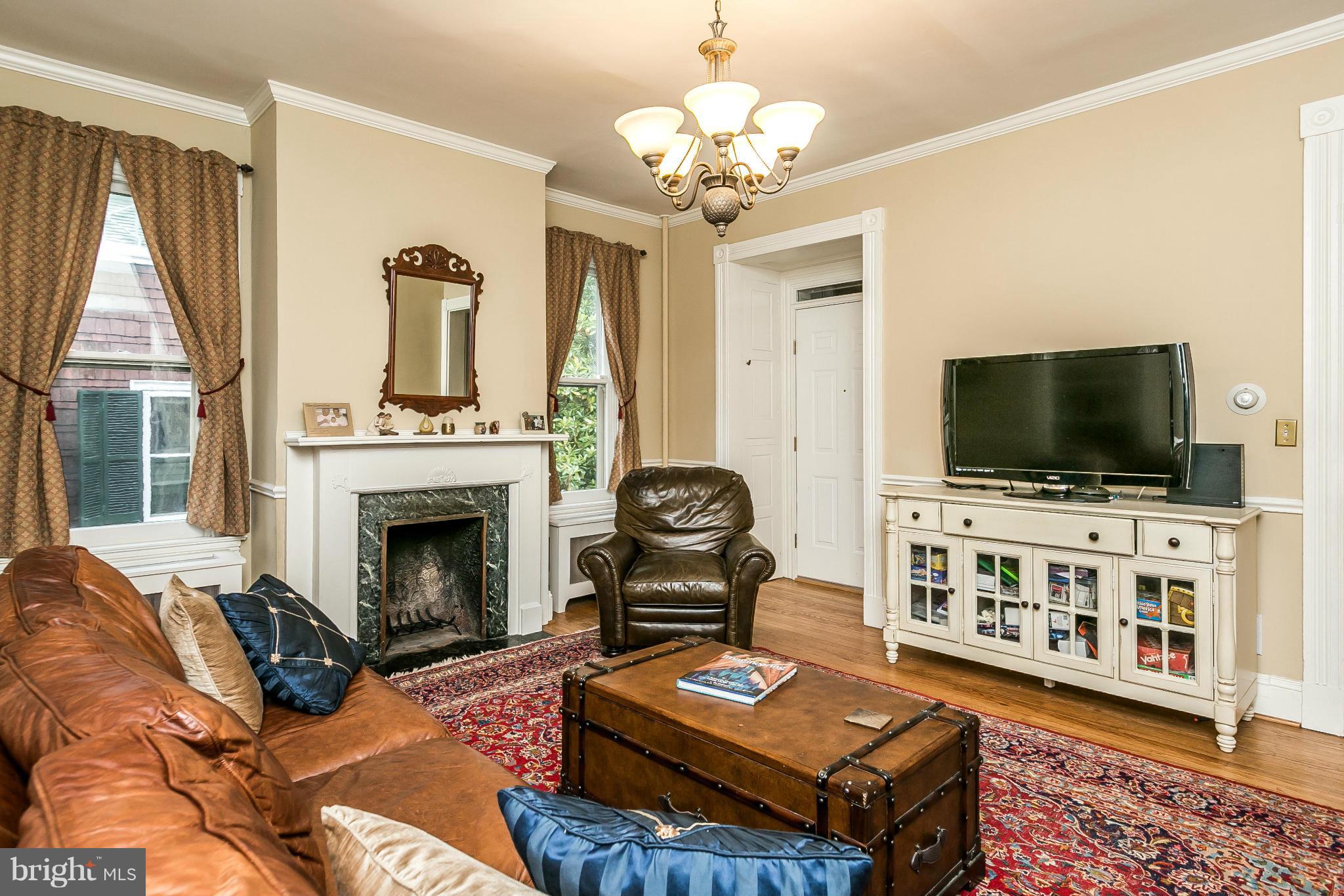 414 Woodlawn Road Baltimore, MD 21210 - Photo 8 of 28 Family Room