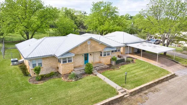$398,000 | 217 Wilson Avenue, Mason, TX 76856