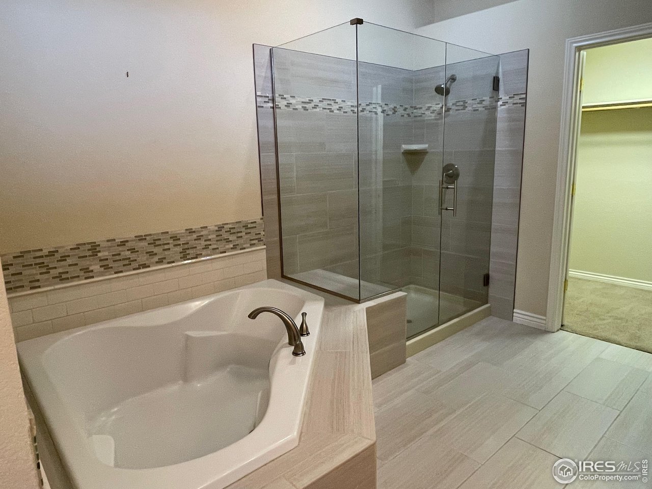 629 Rider Ridge Drive Longmont, CO 80504 - Photo 11 of 15 Master Shower and Tub